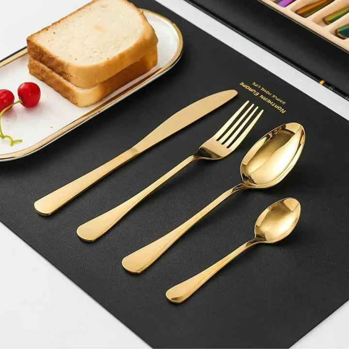 SET de cubiertos dorados (24 piezas)